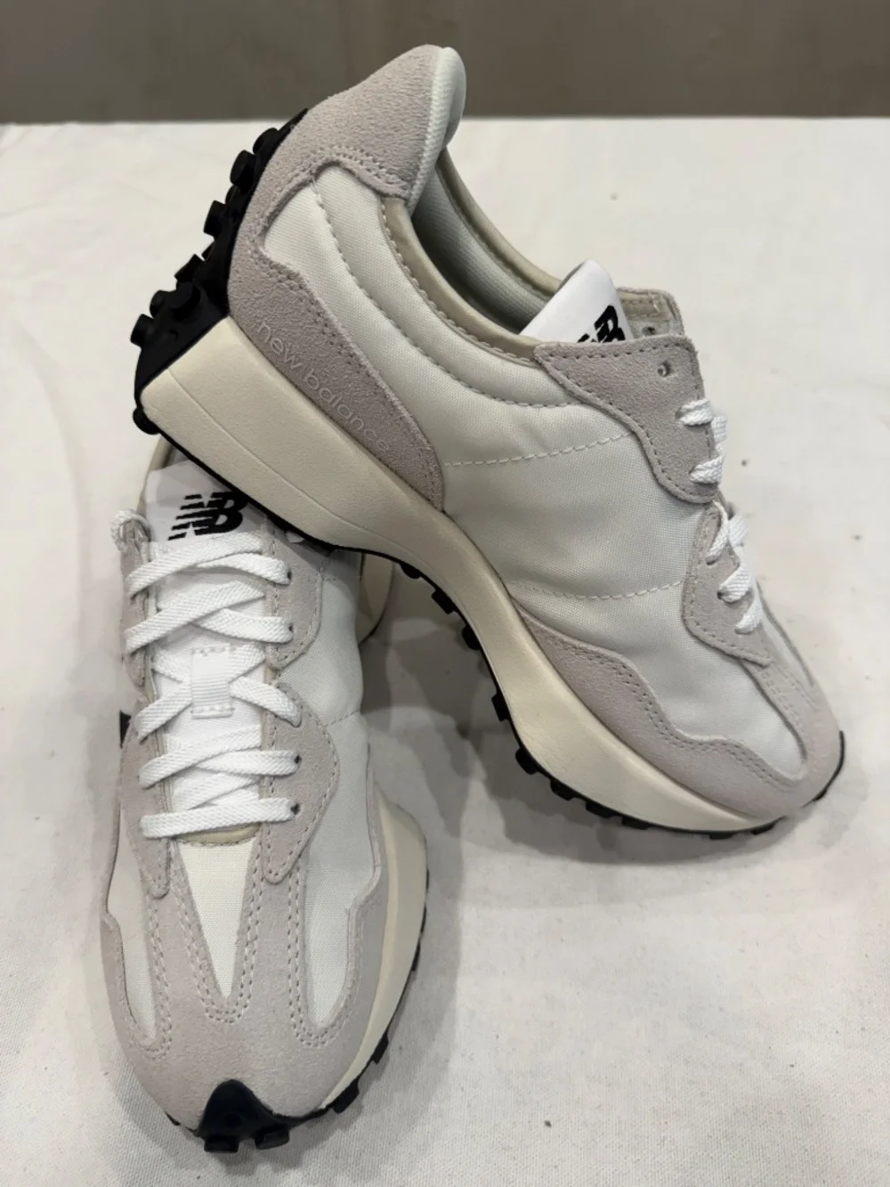 New Balance WS327FE Lifestyle Unisex Sneaker Color White/ Grey